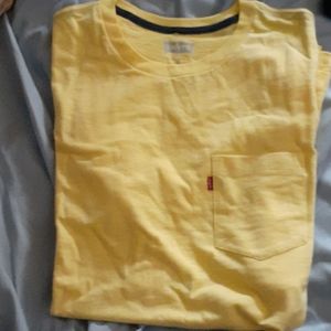 Levi's Men's yellow t-shirt
